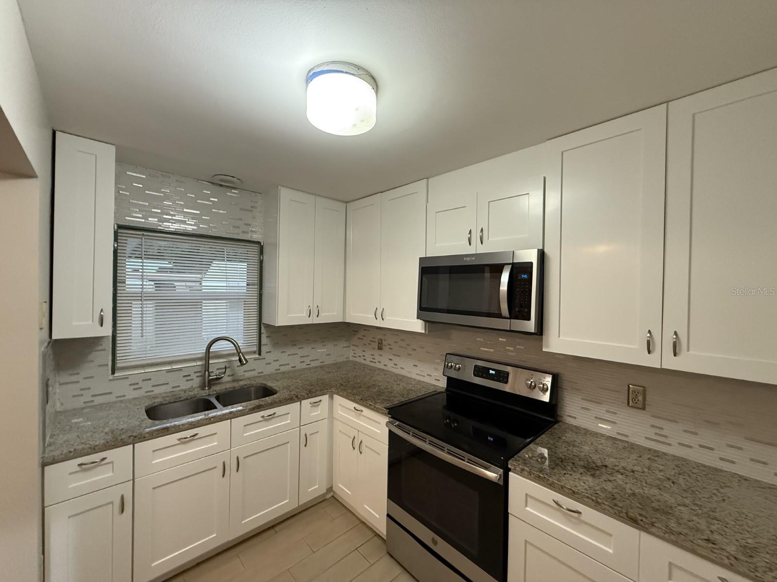 Image 3 of 18 For 595 Columbia Street