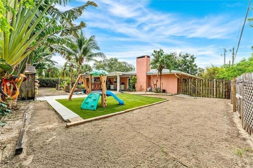 Image 4 of 40 For 115 36th Court