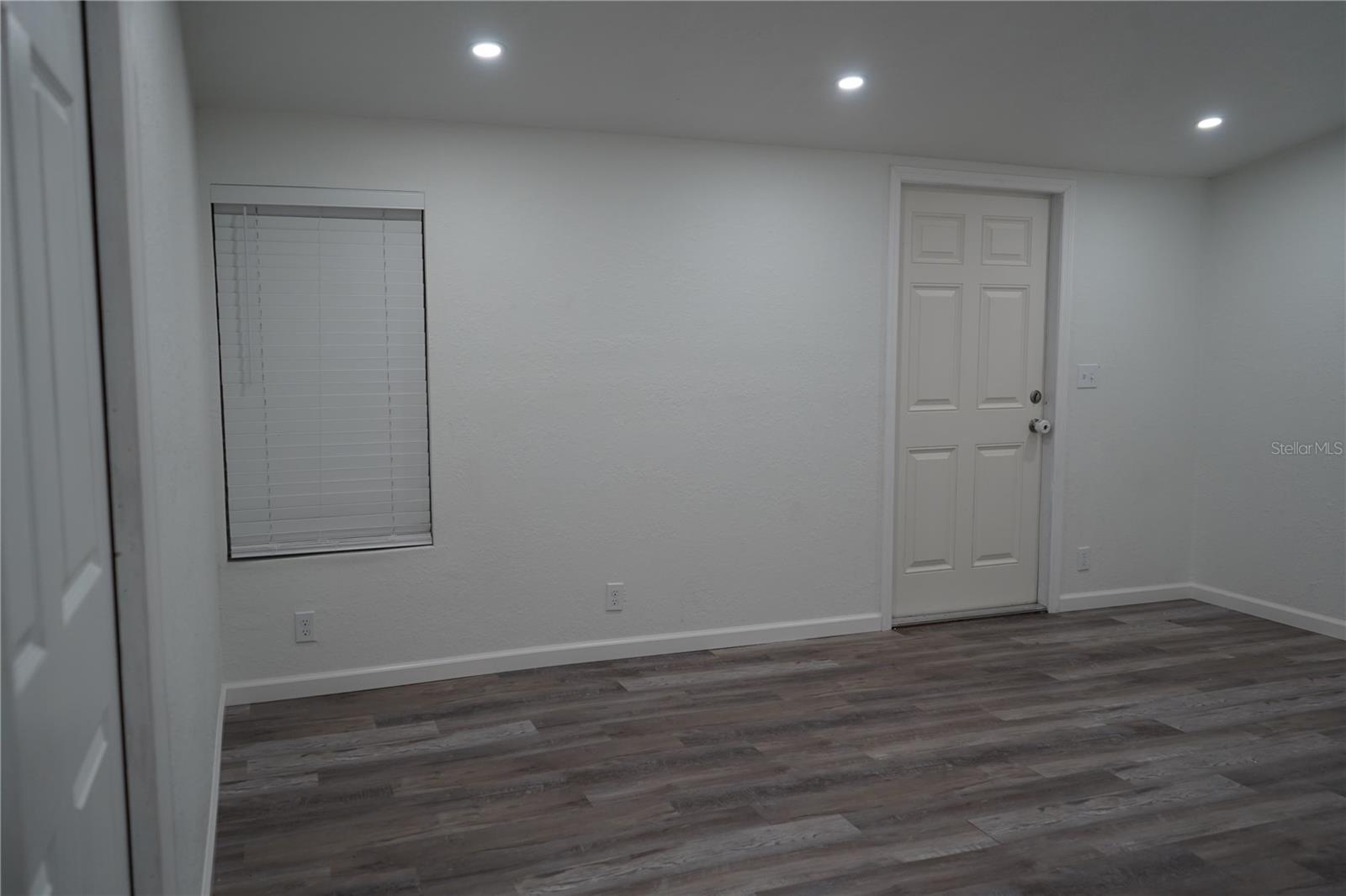 Image 16 of 36 For 9801 Oaks Street