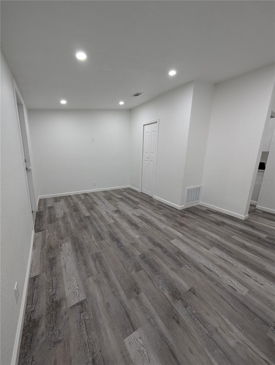 Image 20 of 36 For 9801 Oaks Street