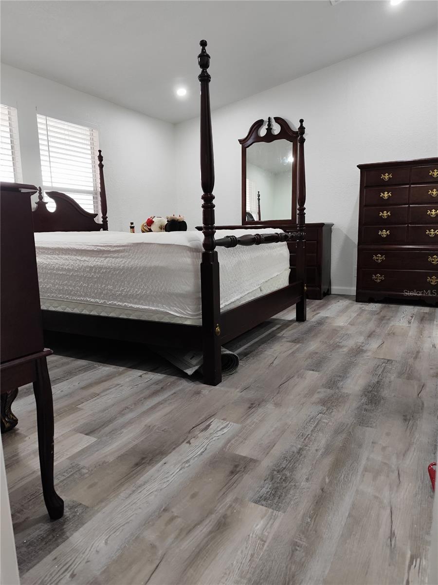 Image 22 of 36 For 9801 Oaks Street