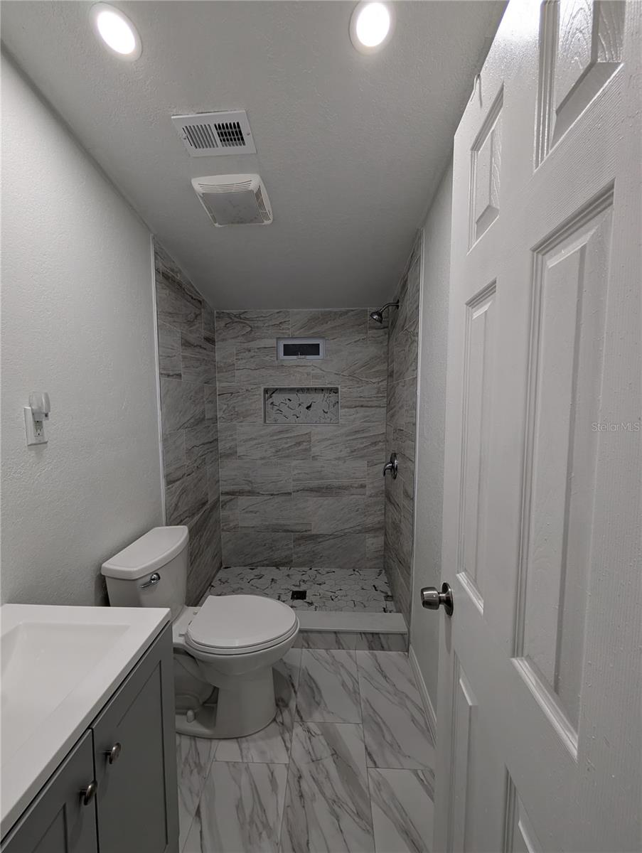 Image 24 of 36 For 9801 Oaks Street