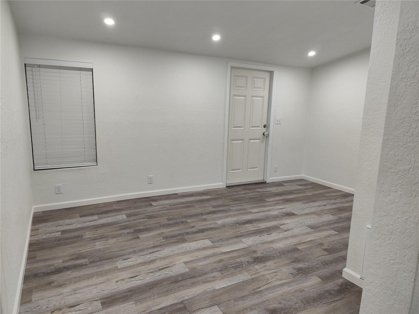 Image 26 of 36 For 9801 Oaks Street