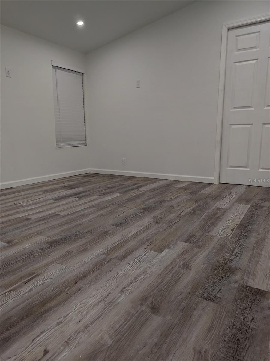 Image 27 of 36 For 9801 Oaks Street