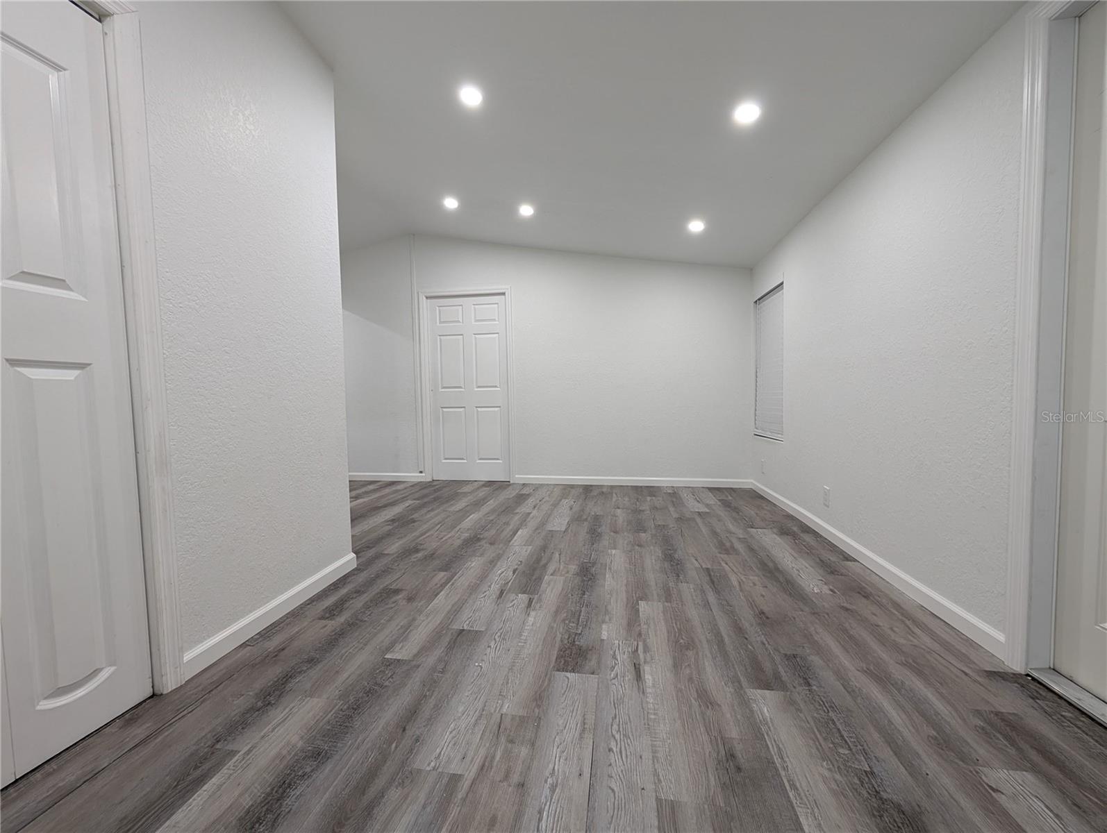 Image 28 of 36 For 9801 Oaks Street