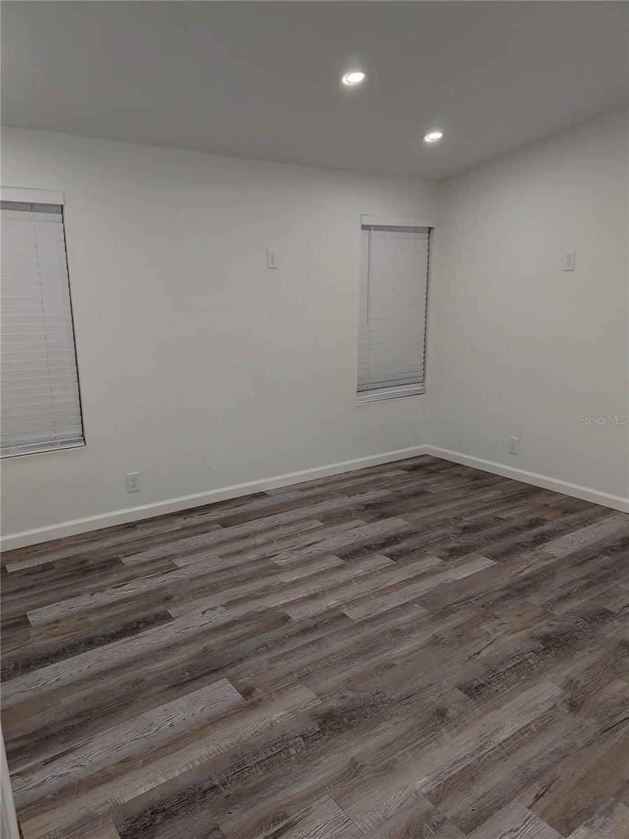 Image 29 of 36 For 9801 Oaks Street