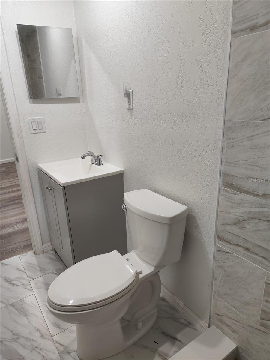 Image 33 of 36 For 9801 Oaks Street