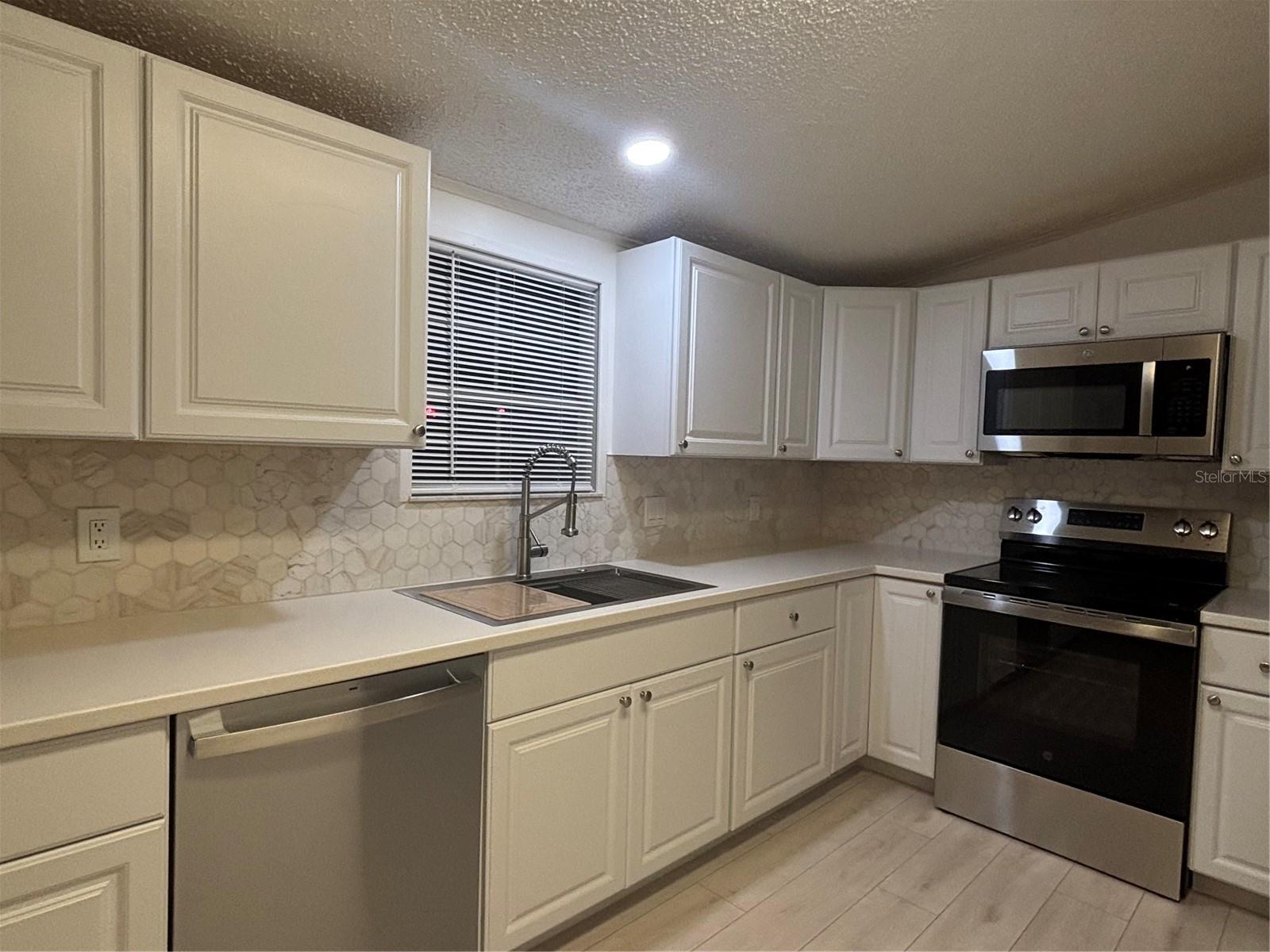 Image 5 of 19 For 1622 35th Circle