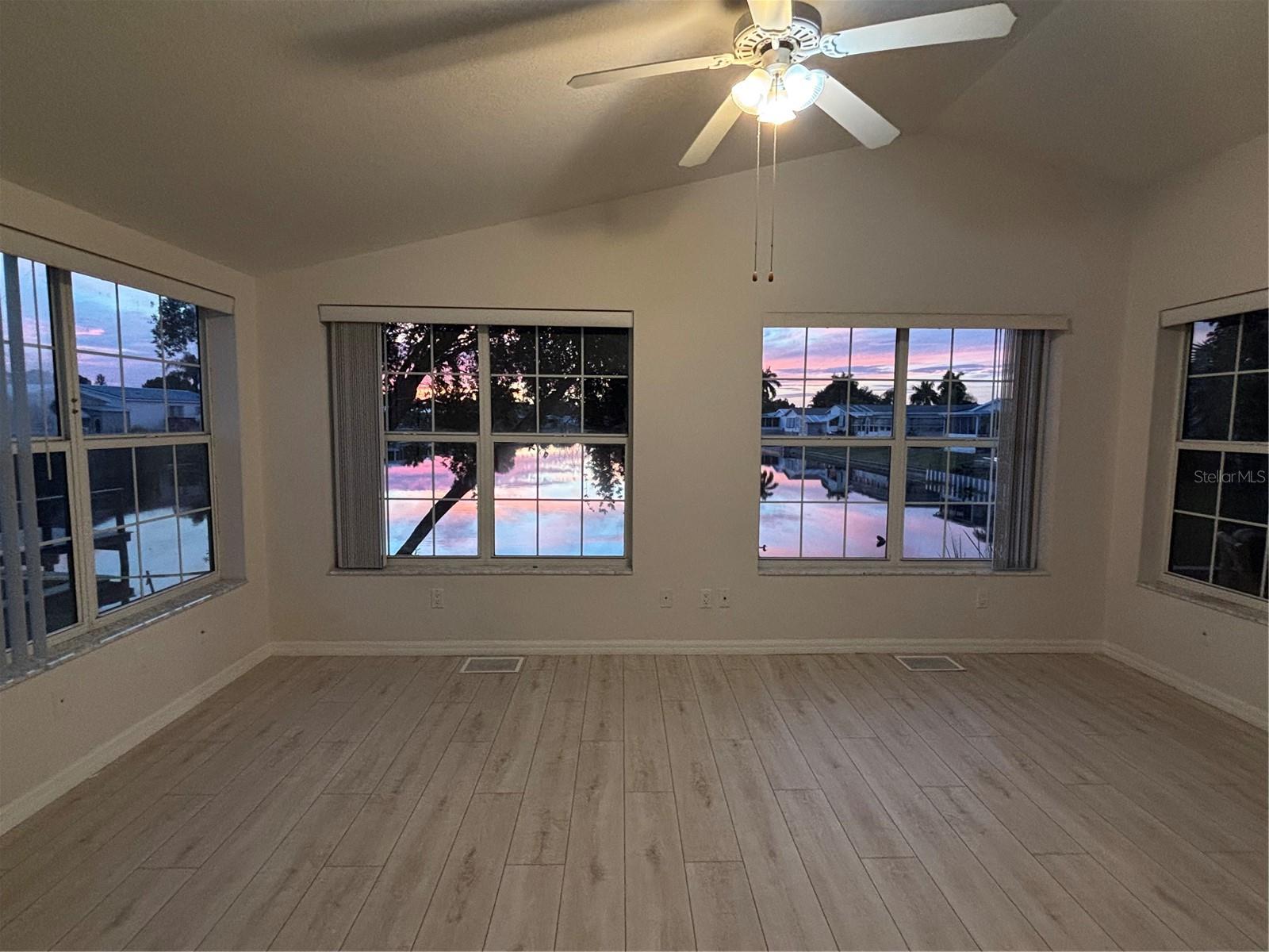 Image 9 of 19 For 1622 35th Circle