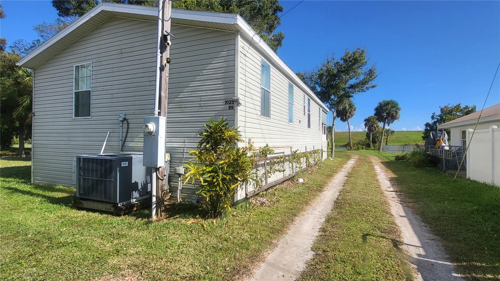 Image 22 of 54 For 1025 Roberts Lane