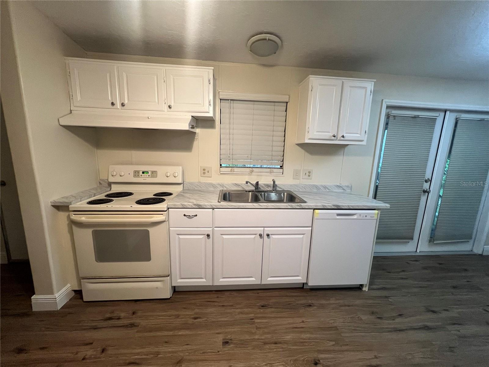 Image 20 of 34 For 2833 18th Terrace