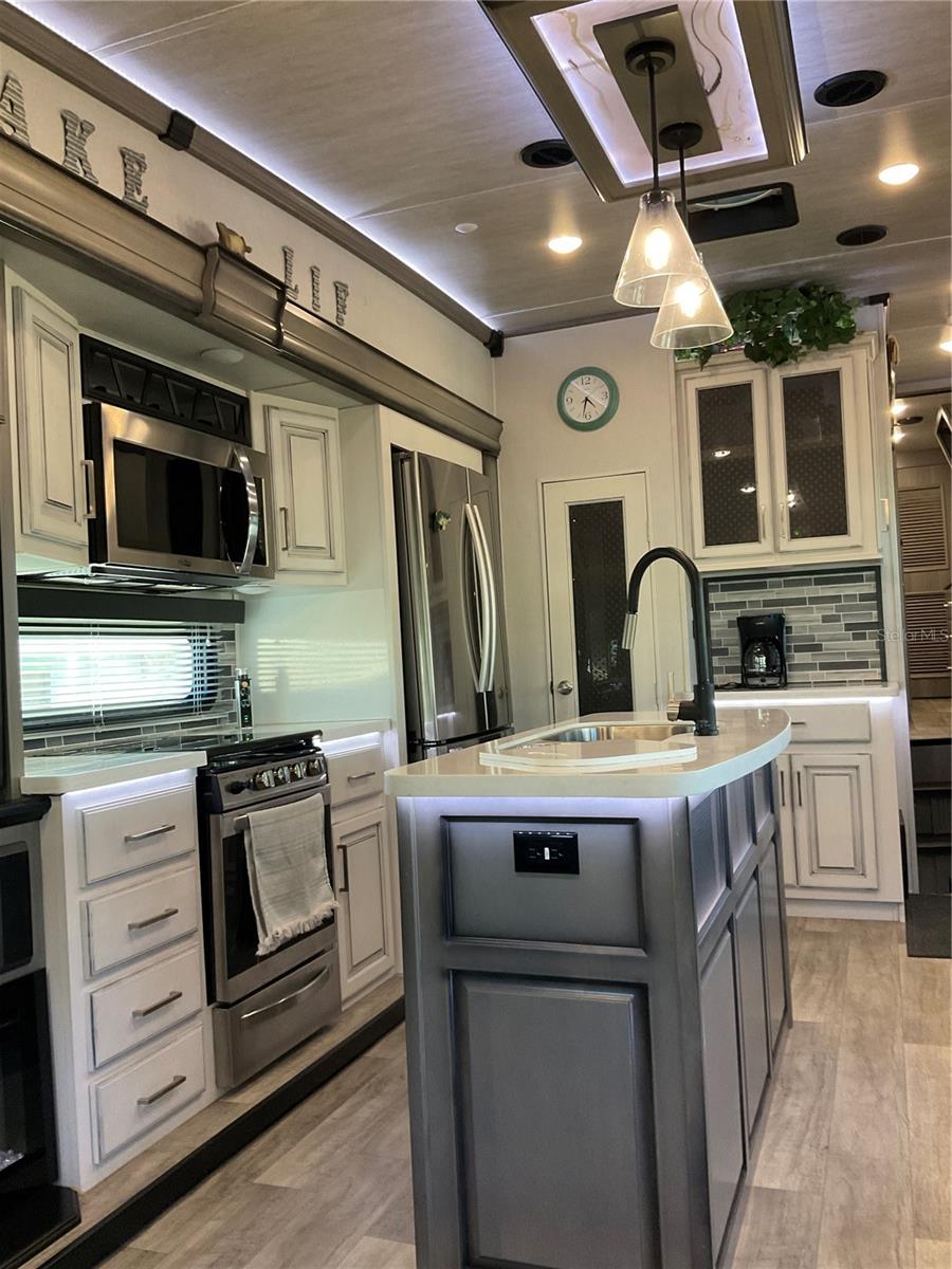 Image 3 of 29 For 1339 Old Lakeport Road 13b