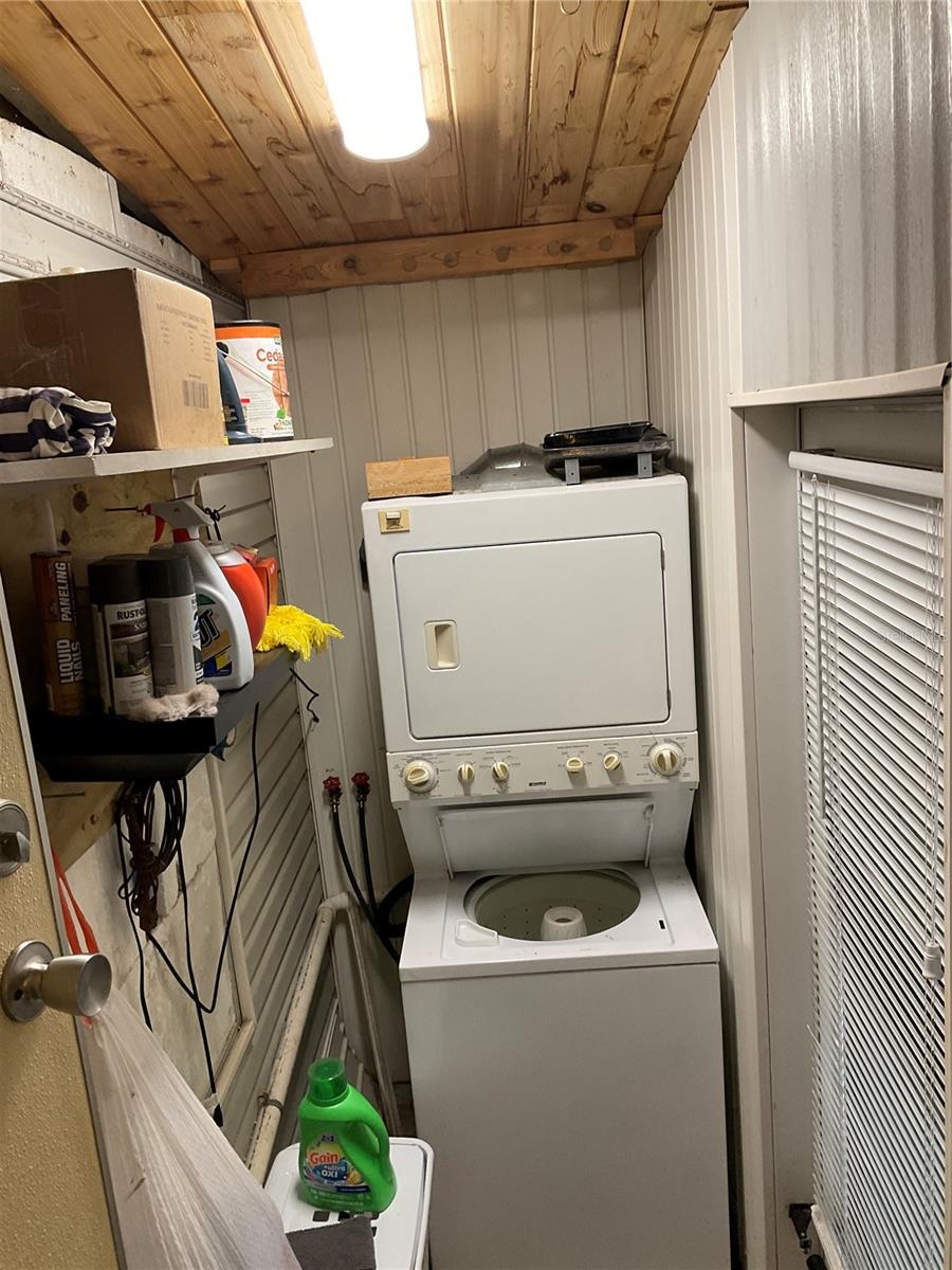 Image 12 of 24 For 1339 Old Lakeport Road 11b