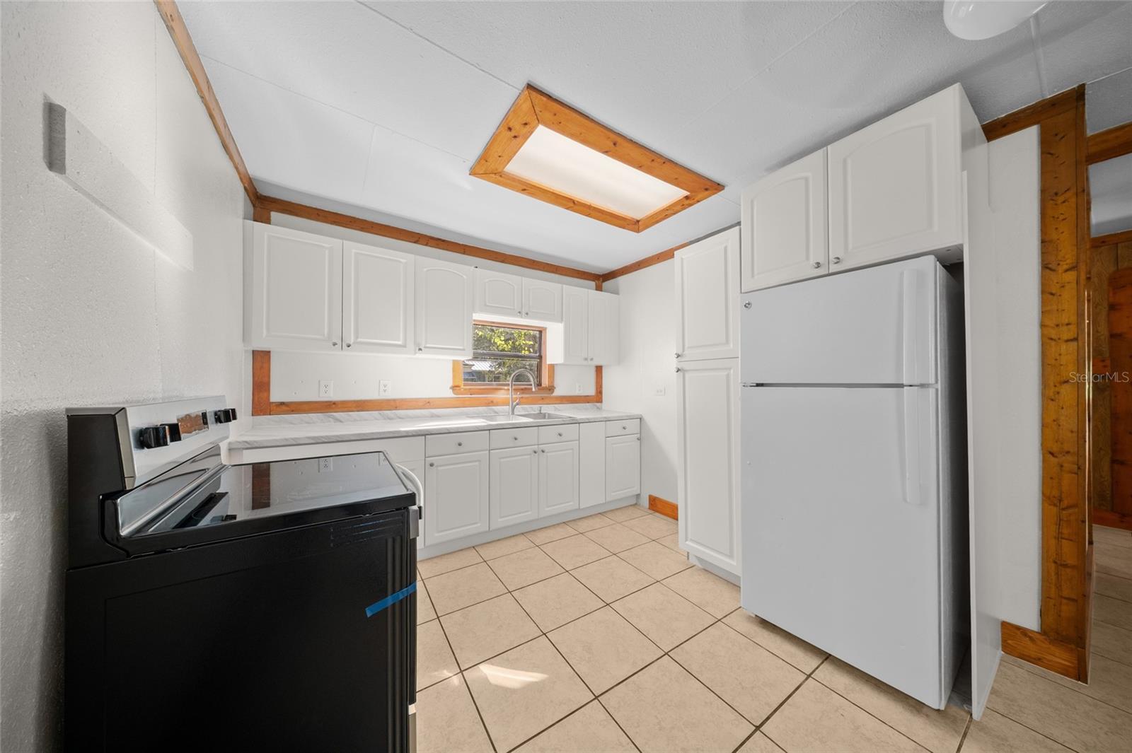 Listing photo id 11 for 250 98 Street Nw