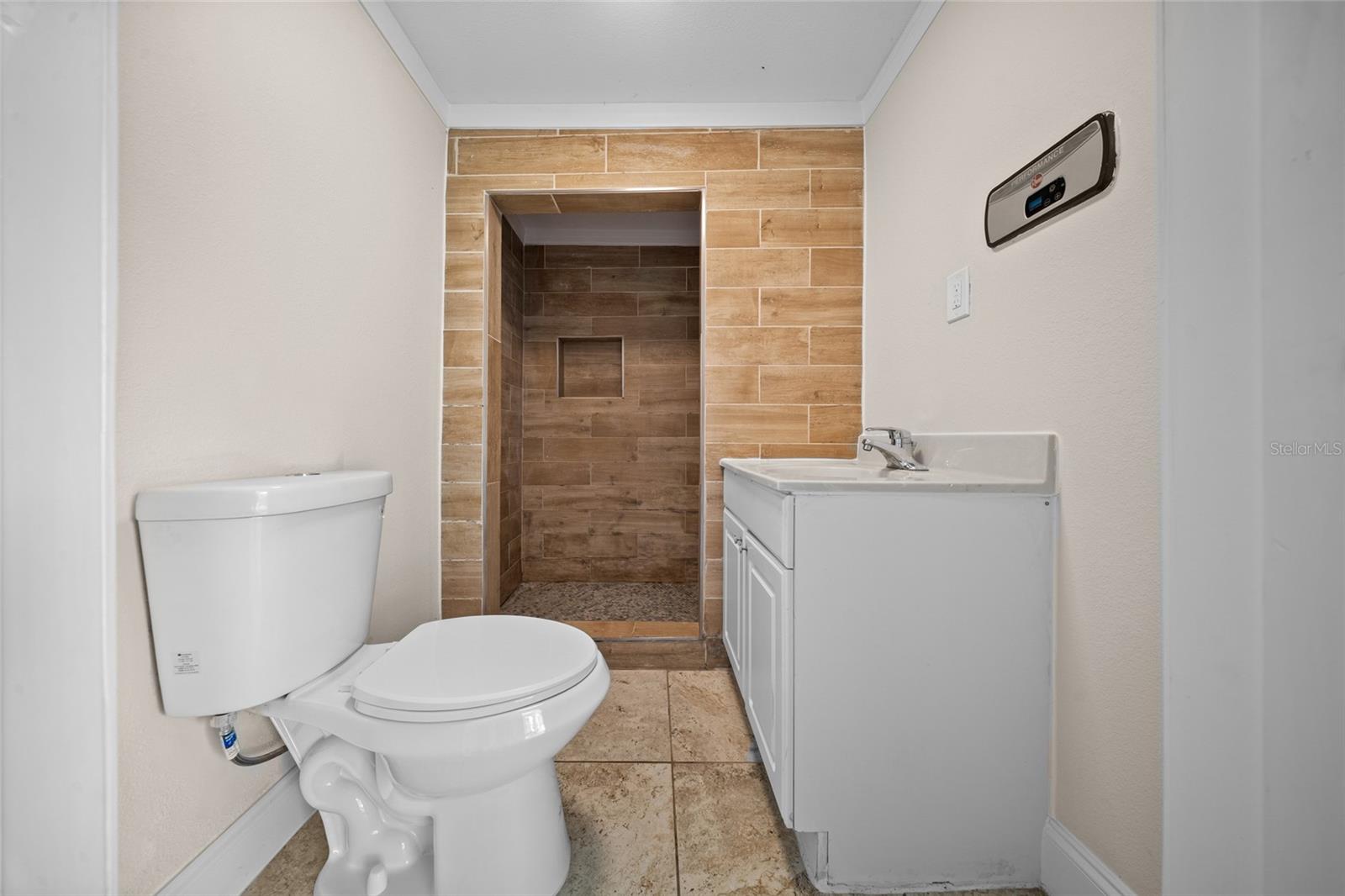 Listing photo id 27 for 250 98 Street Nw