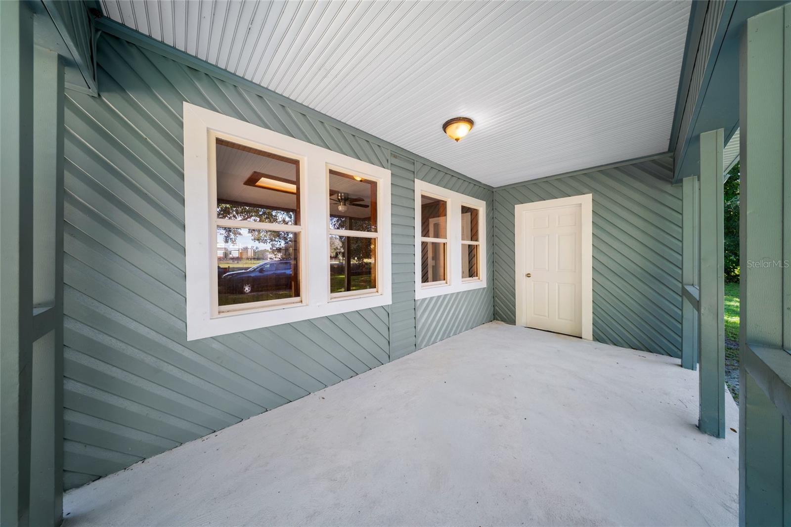 Listing photo id 1 for 250 98 Street Nw