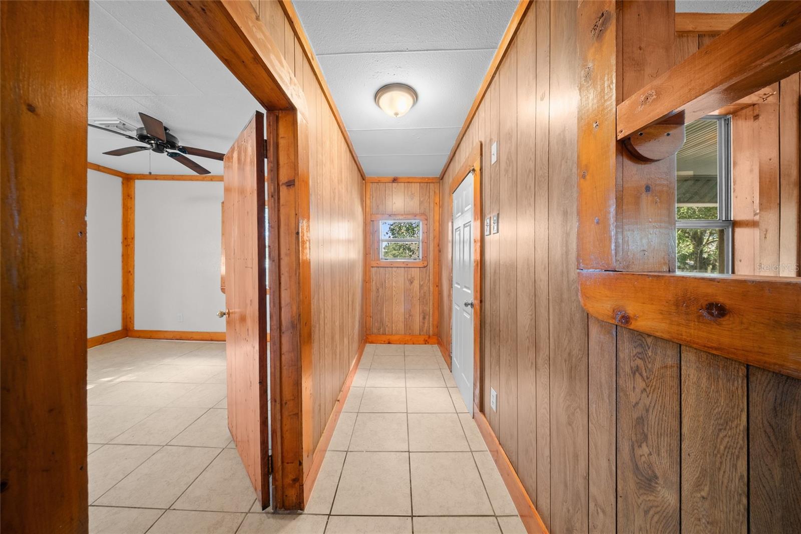 Listing photo id 2 for 250 98 Street Nw