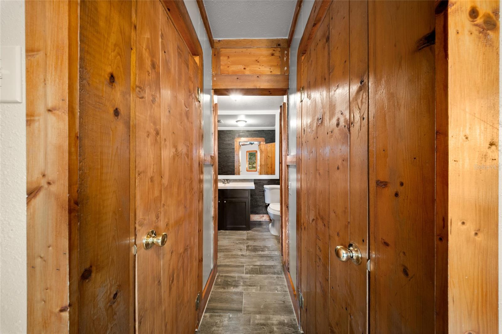 Listing photo id 5 for 250 98 Street Nw