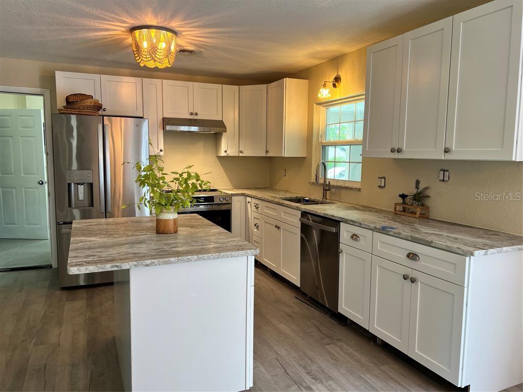 Image 5 of 28 For 1858 Lake Weir Avenue