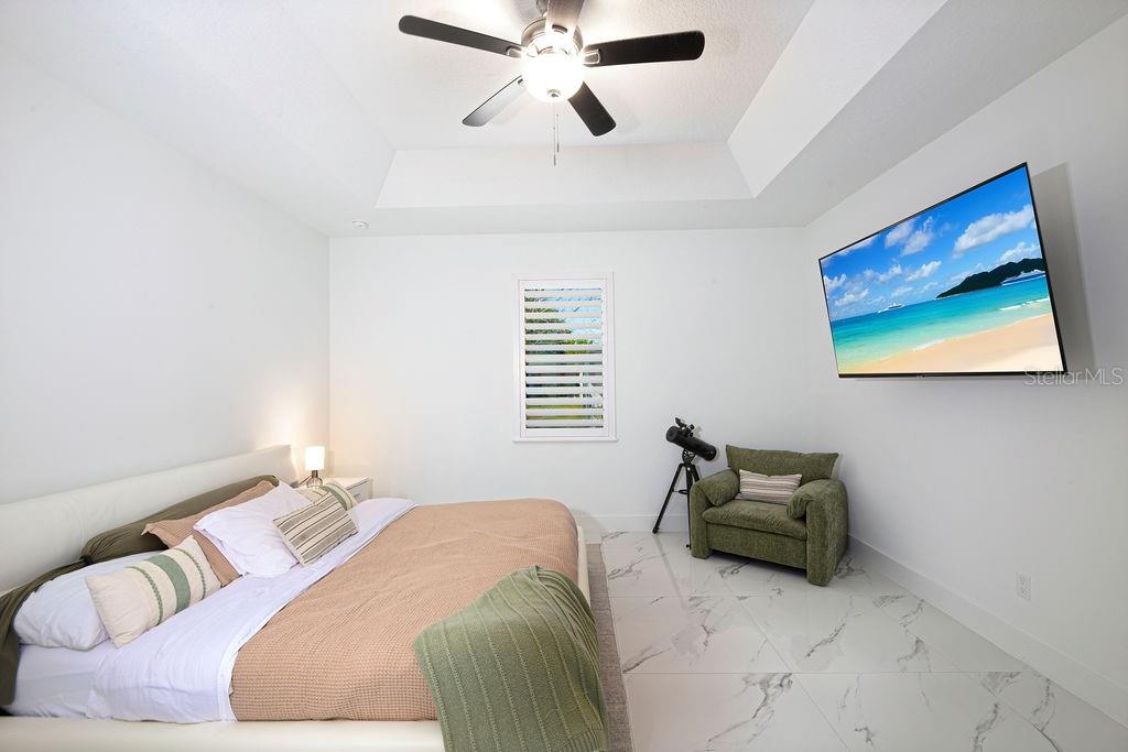 Image 21 of 40 For 3573 18th Avenue