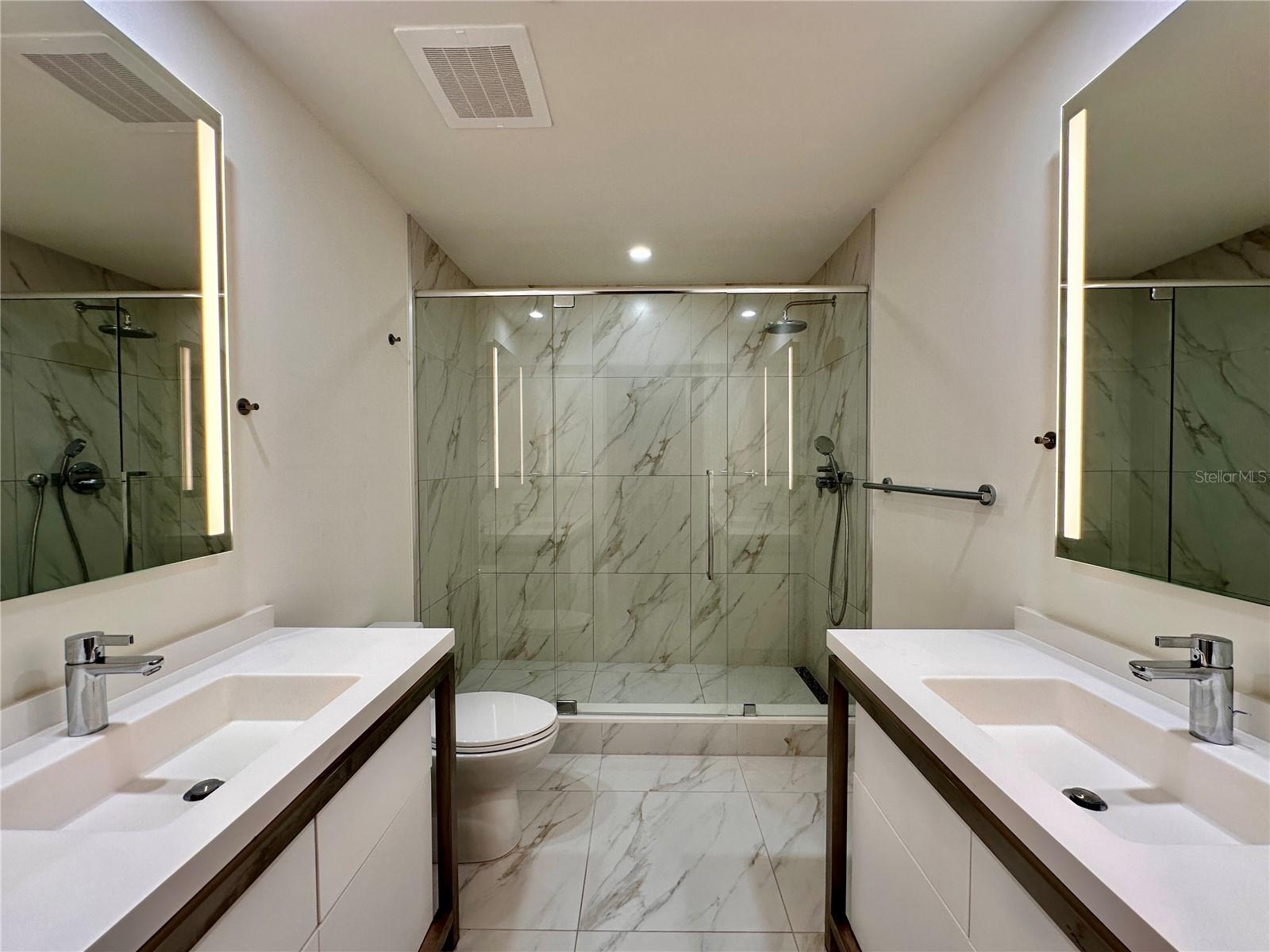 Image 10 of 26 For 2000 Metropica Way 1708