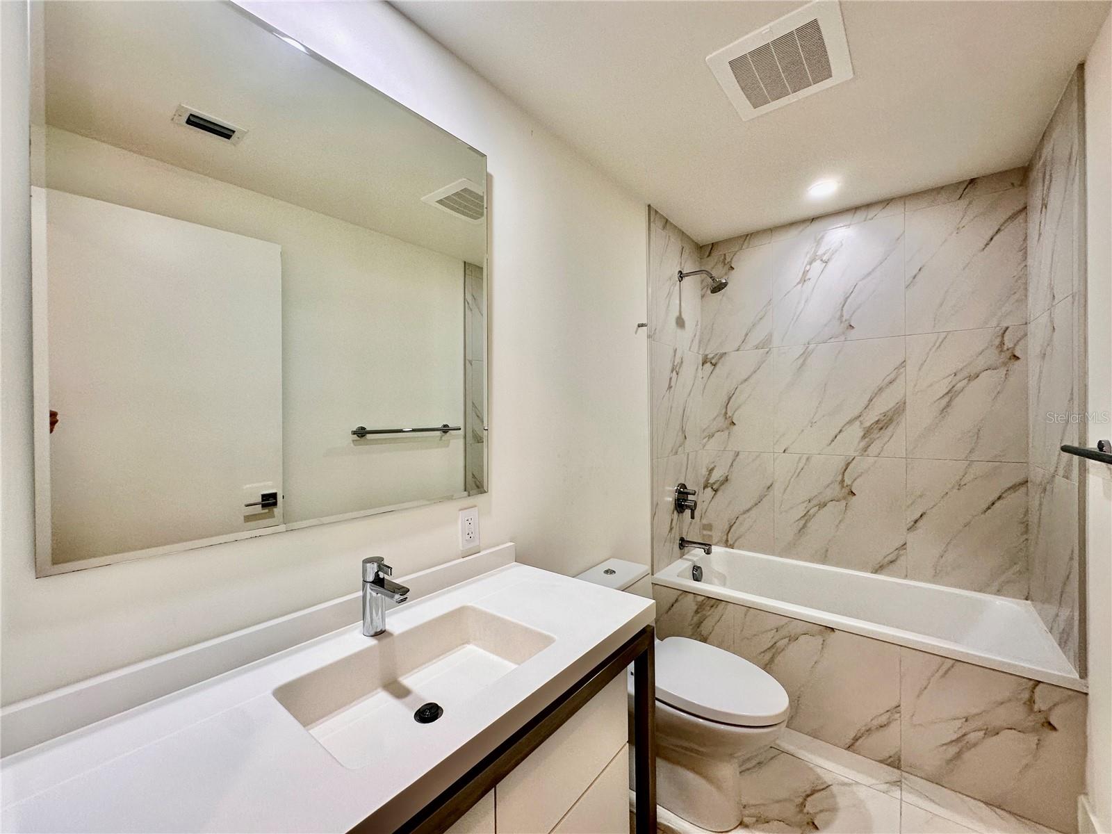 Image 11 of 26 For 2000 Metropica Way 1708
