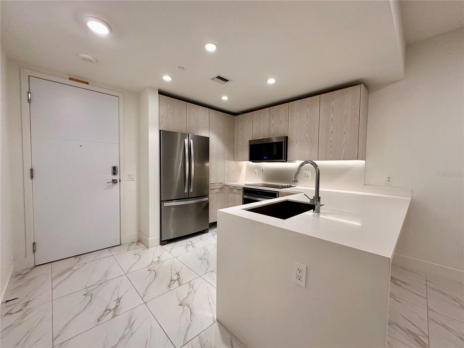 Image 4 of 26 For 2000 Metropica Way 1708