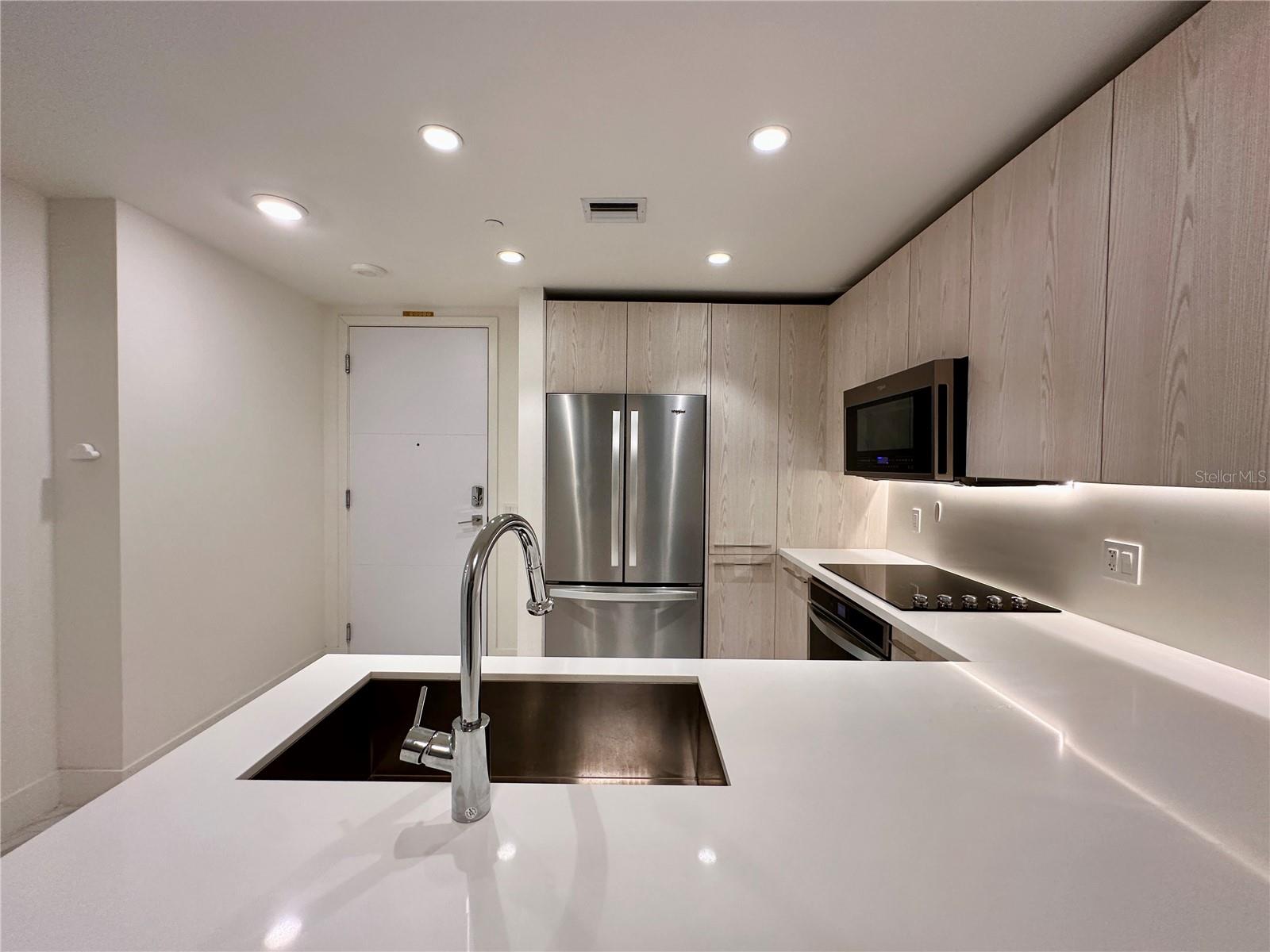 Image 7 of 26 For 2000 Metropica Way 1708