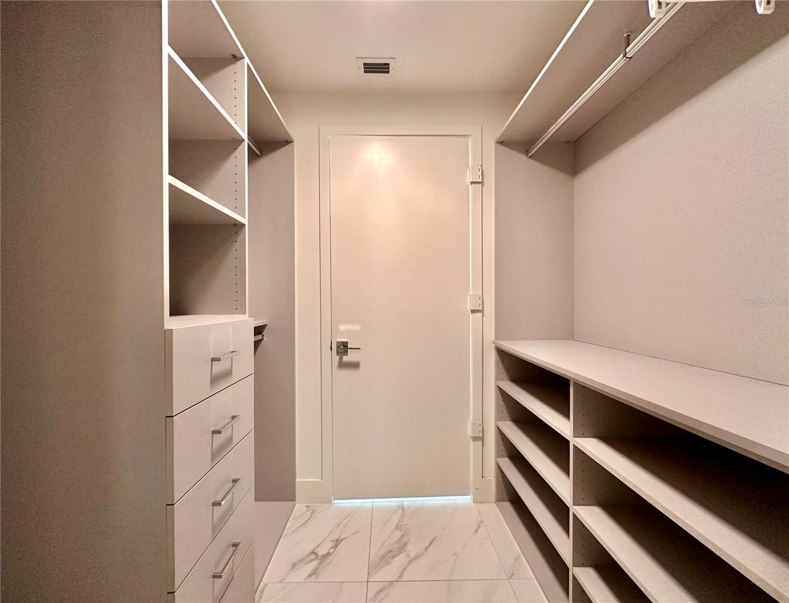 Image 9 of 26 For 2000 Metropica Way 1708