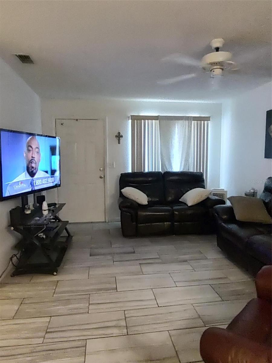Image 3 of 12 For 1402 Thousand Roses Dr. W.  1402