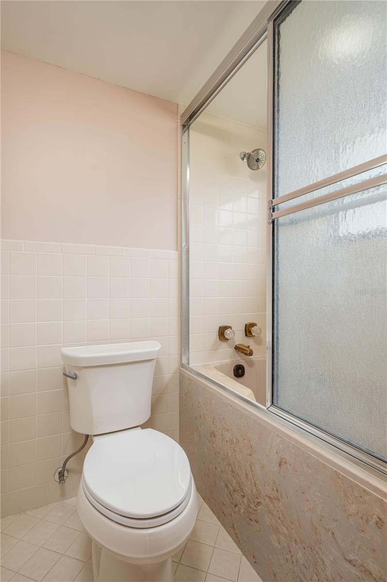 Image 14 of 31 For 6201 Country Club Drive 21