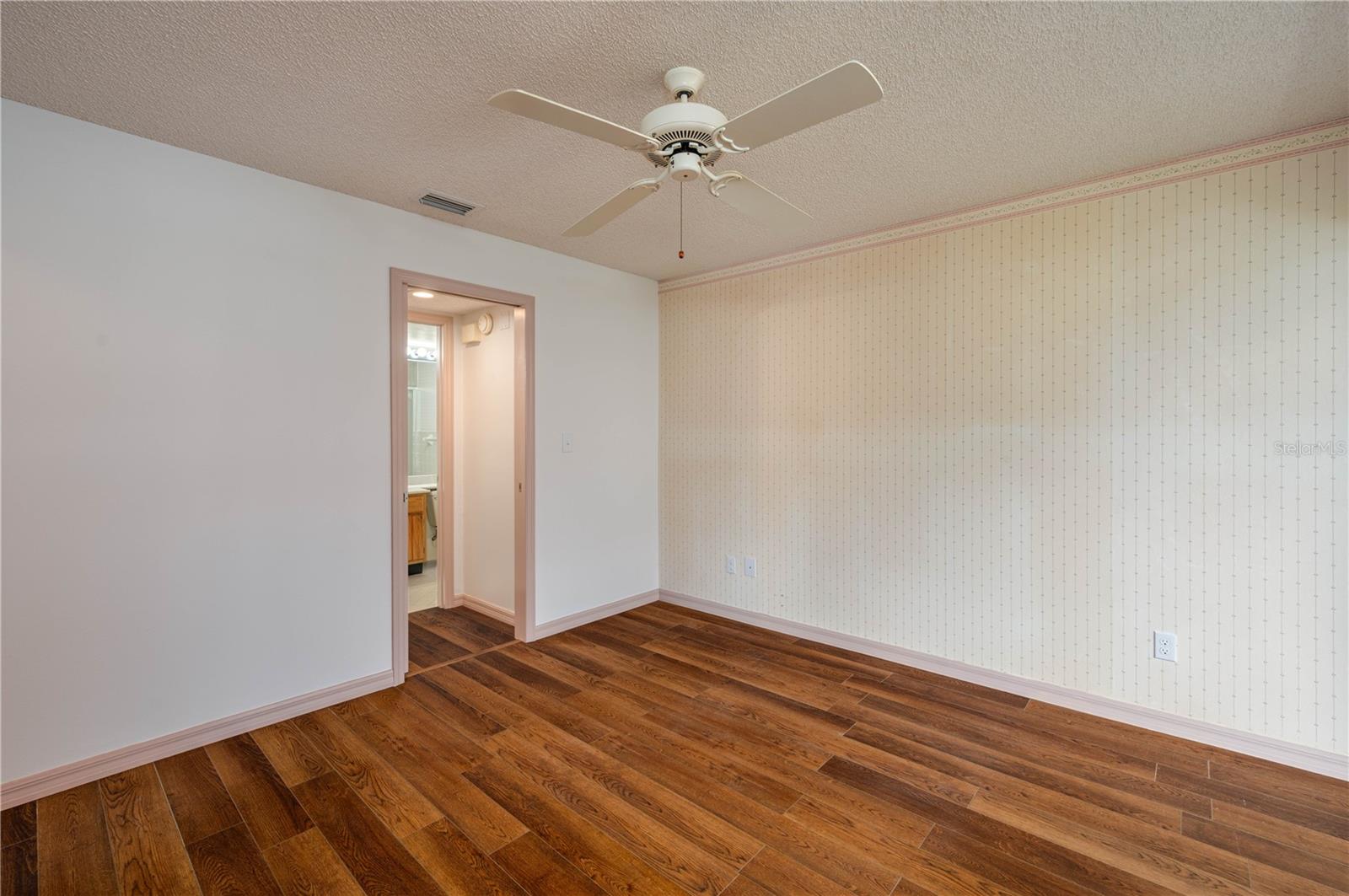 Image 16 of 31 For 6201 Country Club Drive 21