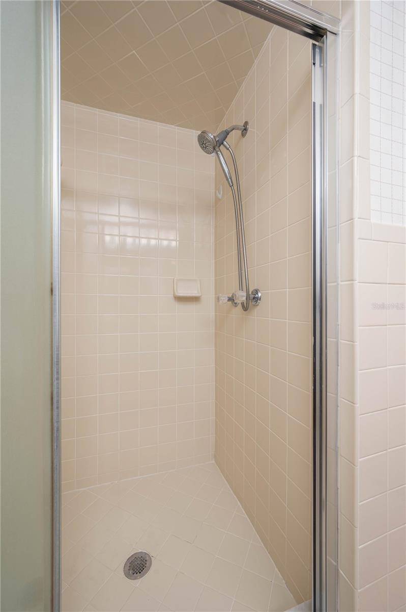 Image 18 of 31 For 6201 Country Club Drive 21