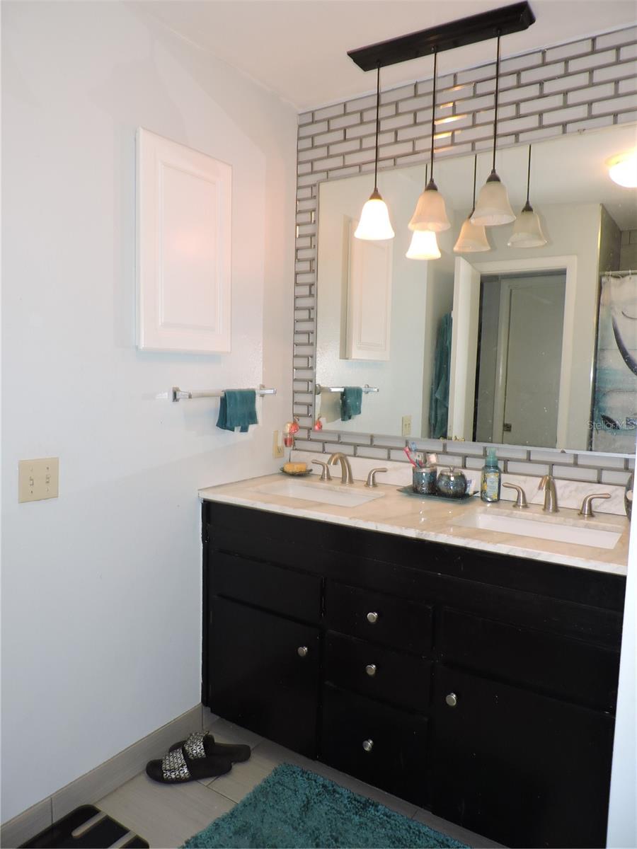 Image 24 of 47 For 882 Redwood Way