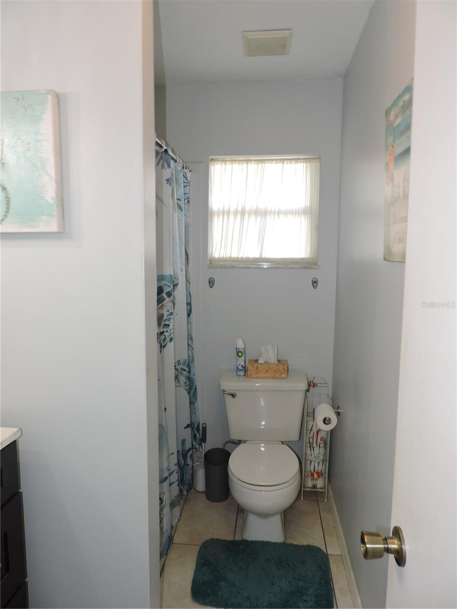 Image 33 of 47 For 882 Redwood Way