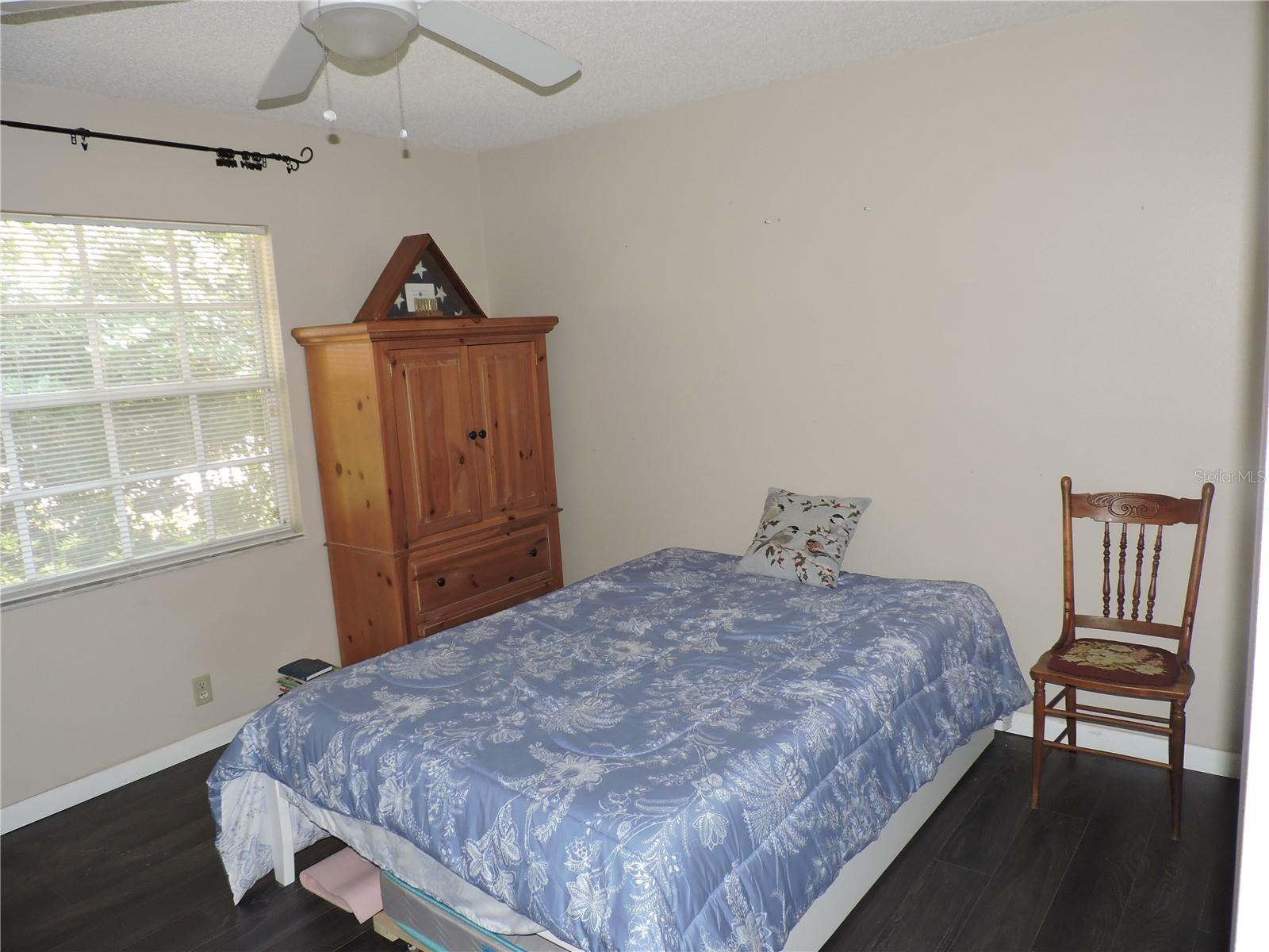 Image 36 of 47 For 882 Redwood Way
