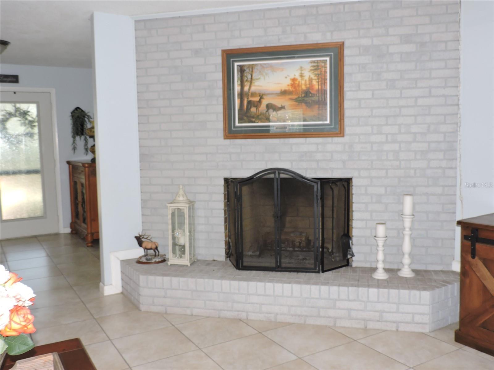 Image 7 of 47 For 882 Redwood Way