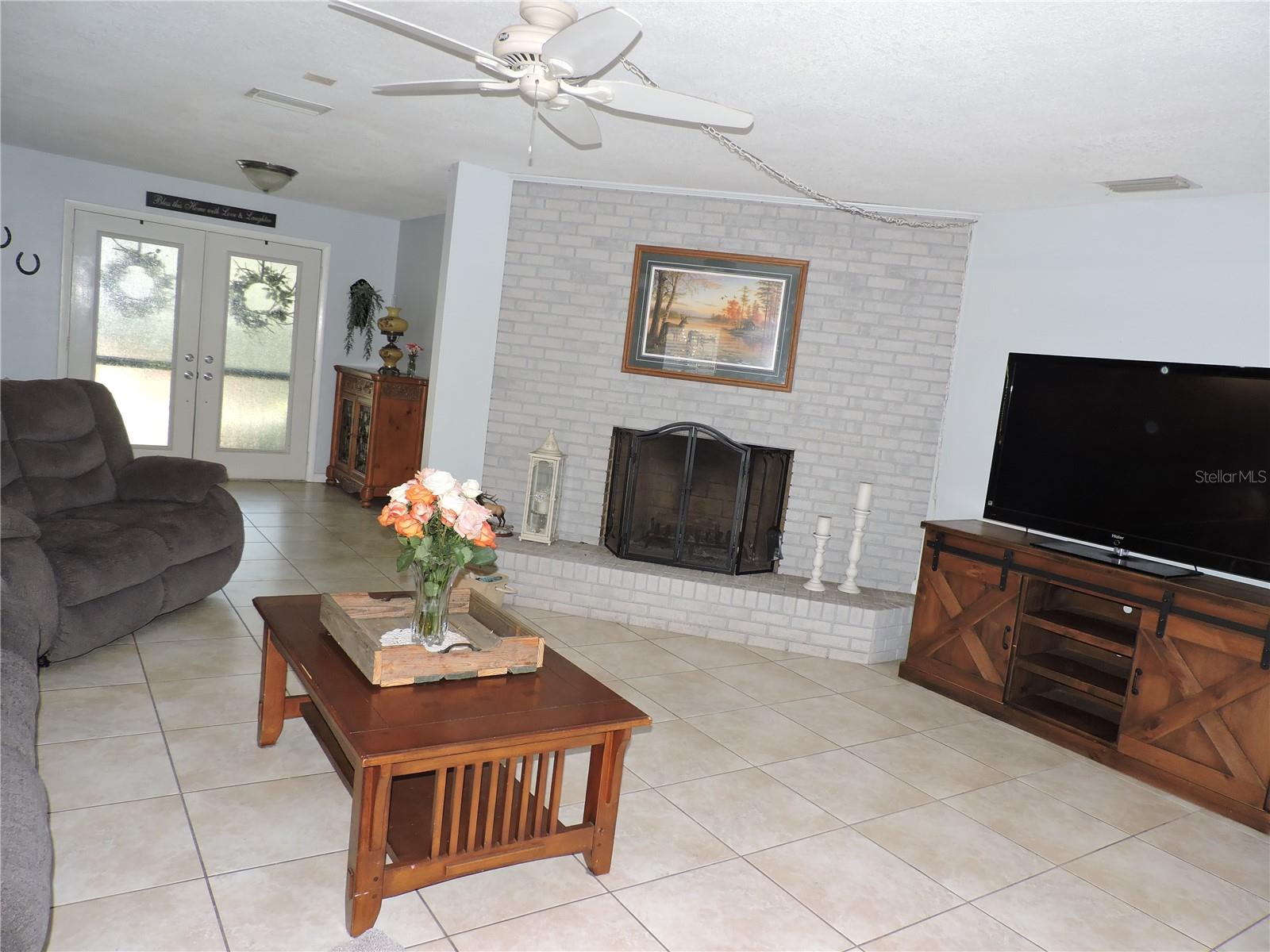 Image 8 of 47 For 882 Redwood Way