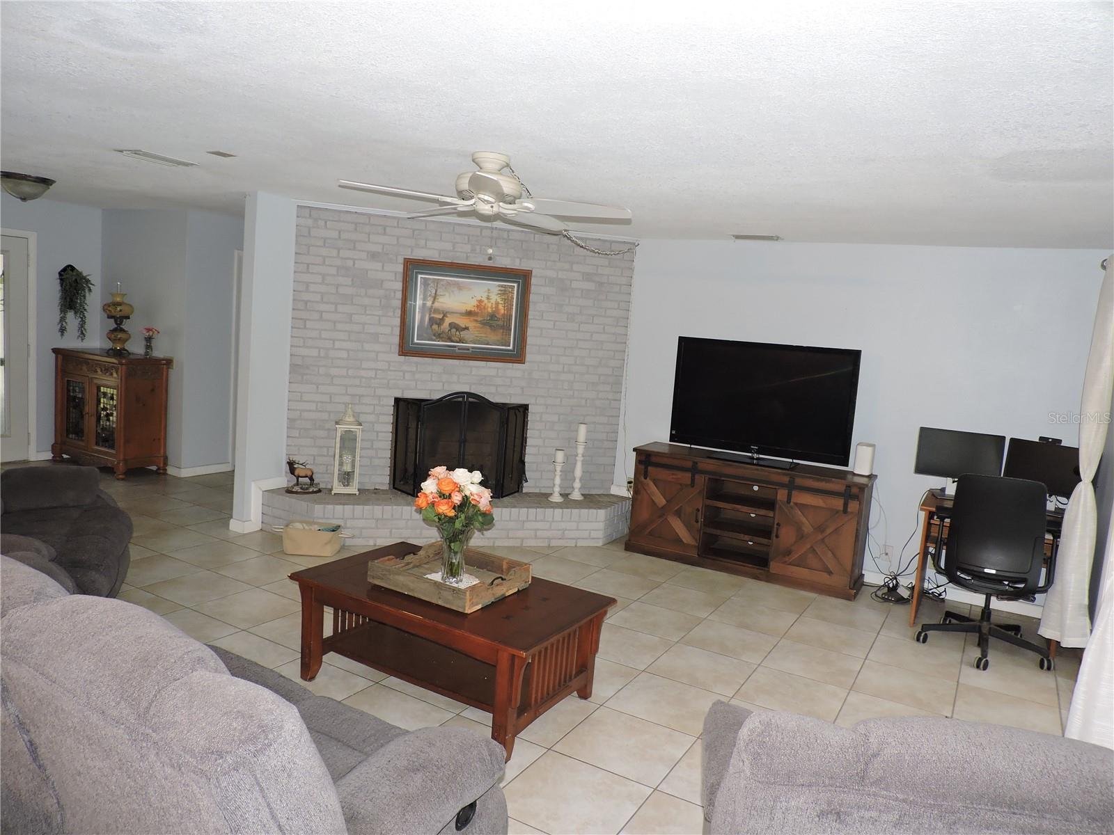 Image 9 of 47 For 882 Redwood Way