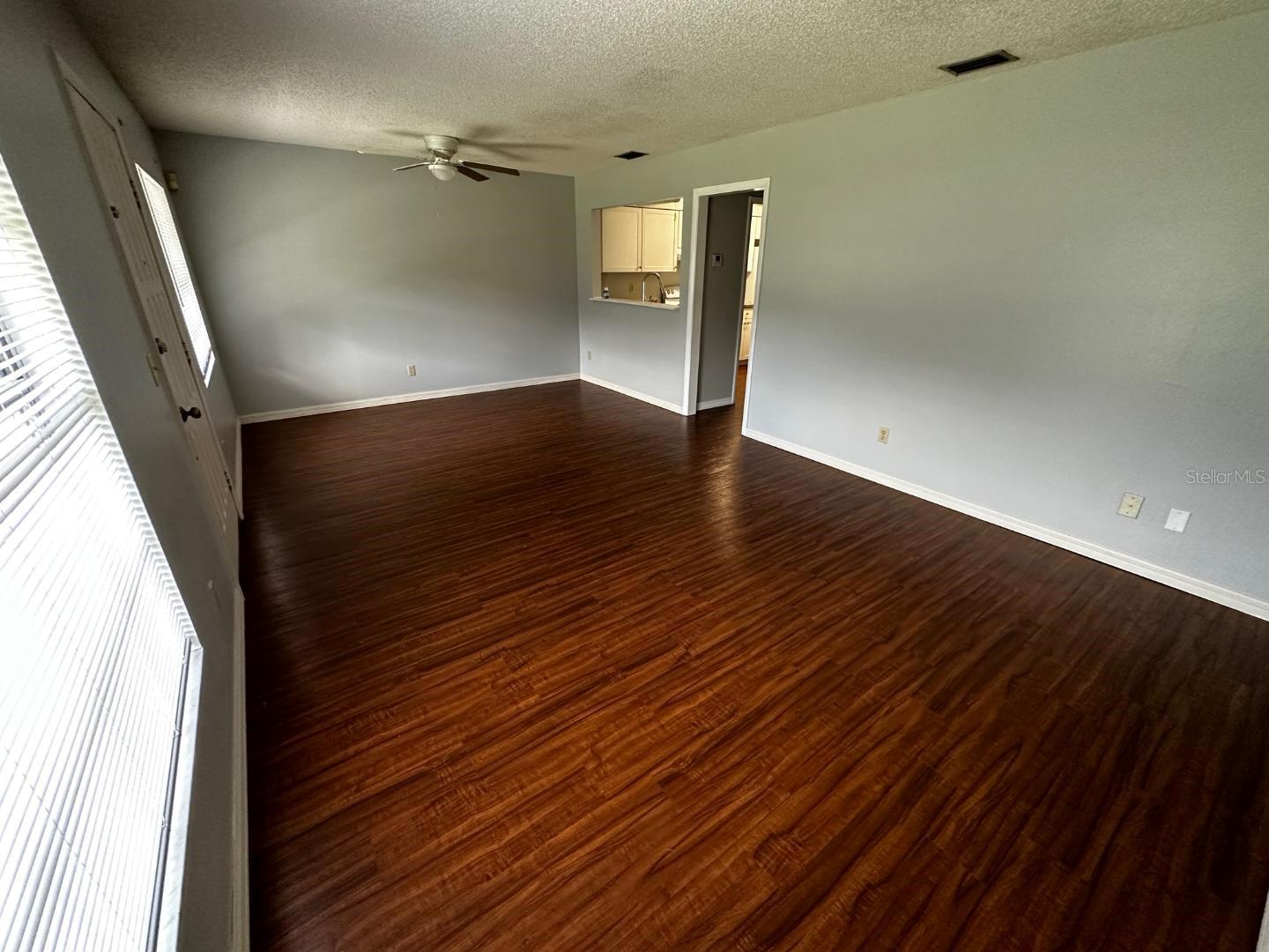 Image 2 of 6 For 610 Emerald Avenue 2
