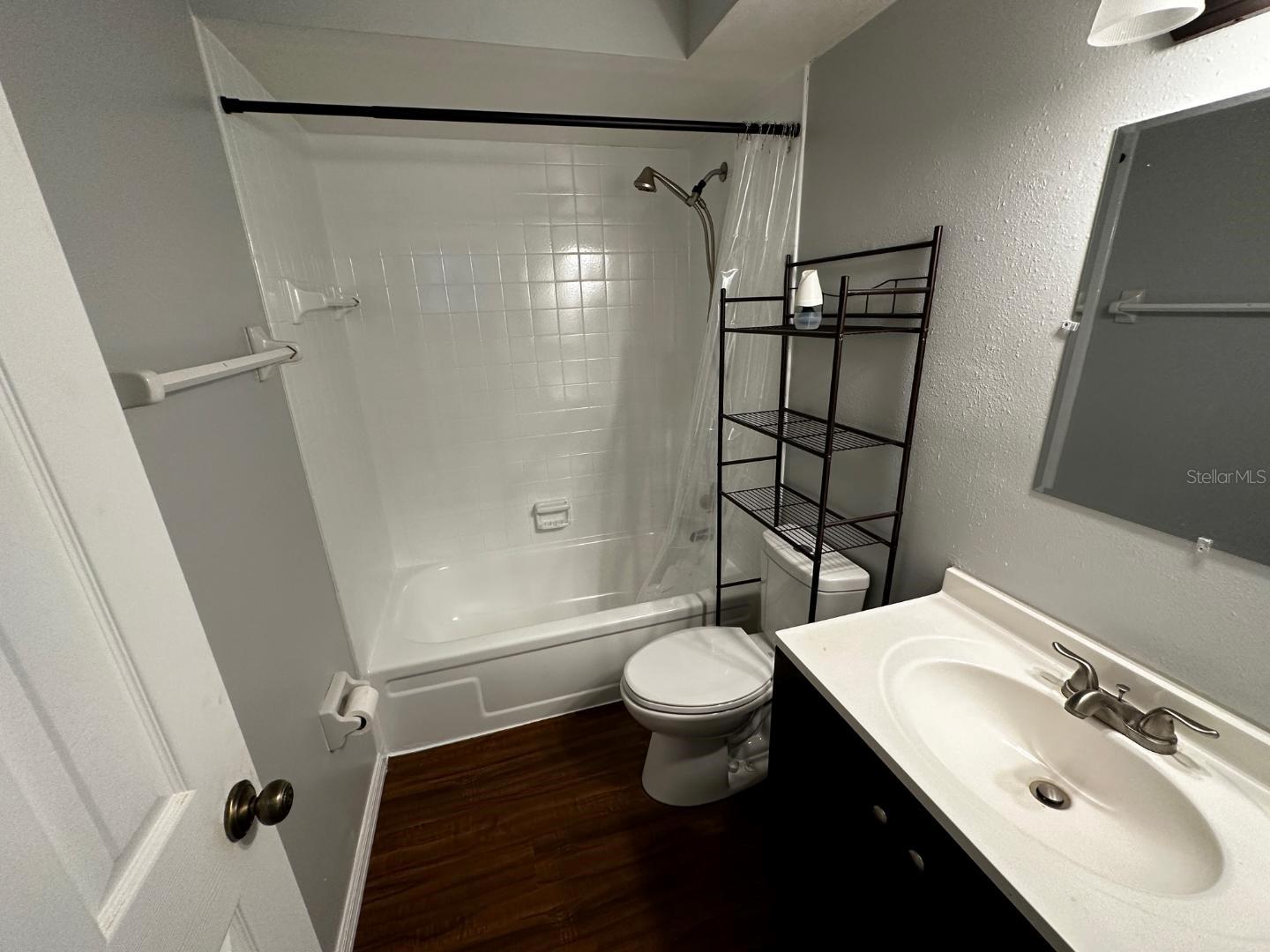 Image 5 of 6 For 610 Emerald Avenue 2