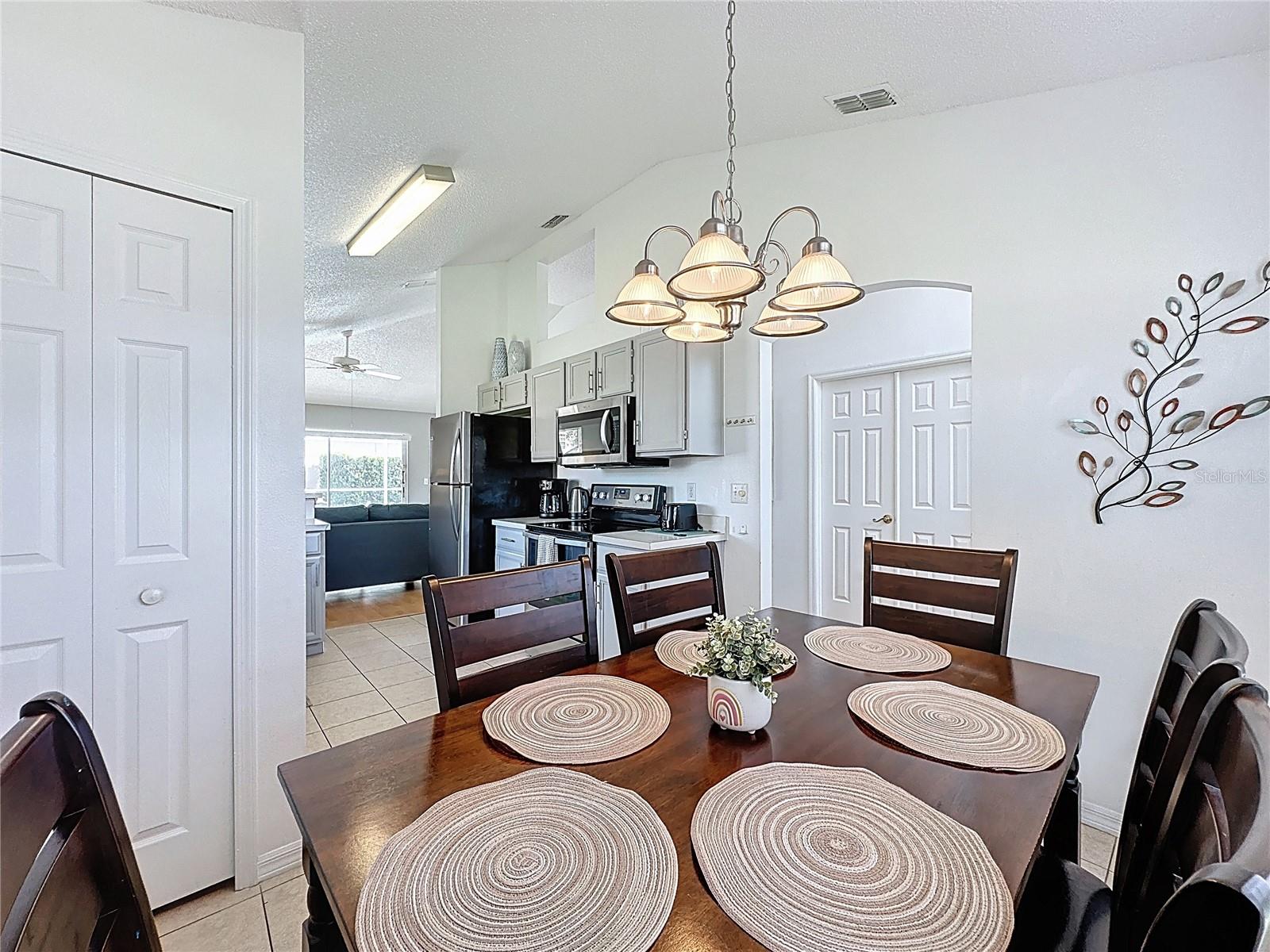Image 11 of 71 For 2200 Mallory Circle
