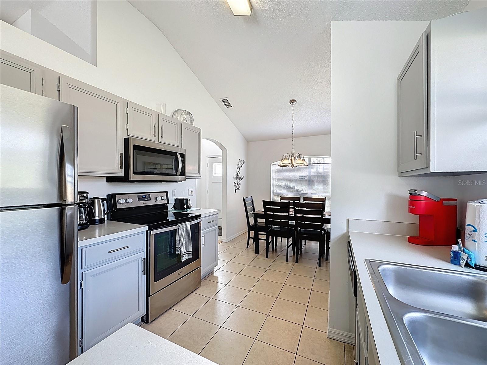 Image 14 of 71 For 2200 Mallory Circle