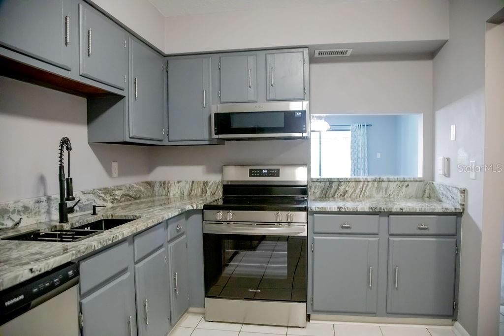 Image 8 of 40 For 130 Johnson Avenue 206