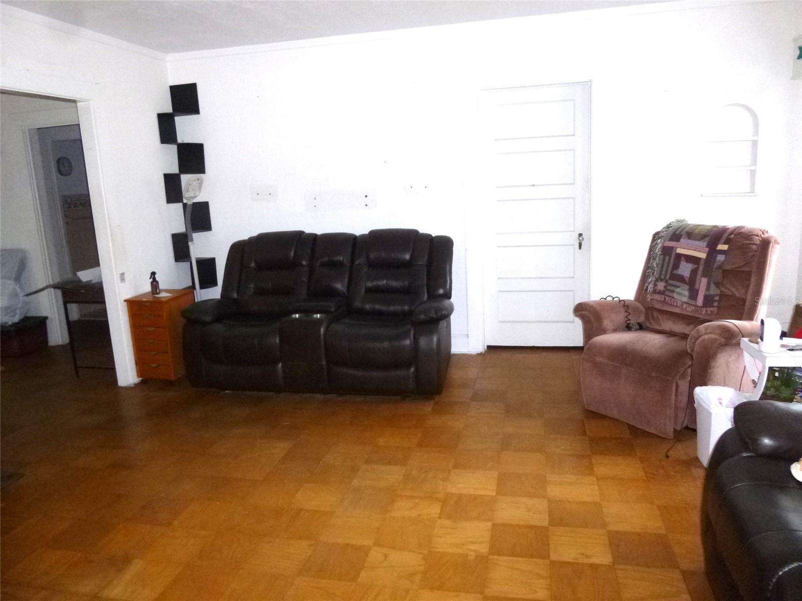 Image 4 of 23 For 302 Palm Avenue