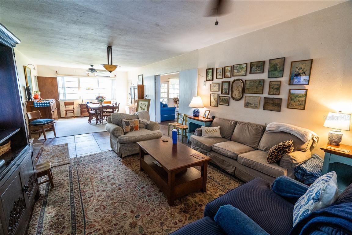 Listing photo id 9 for 7254 Wisteria Lane