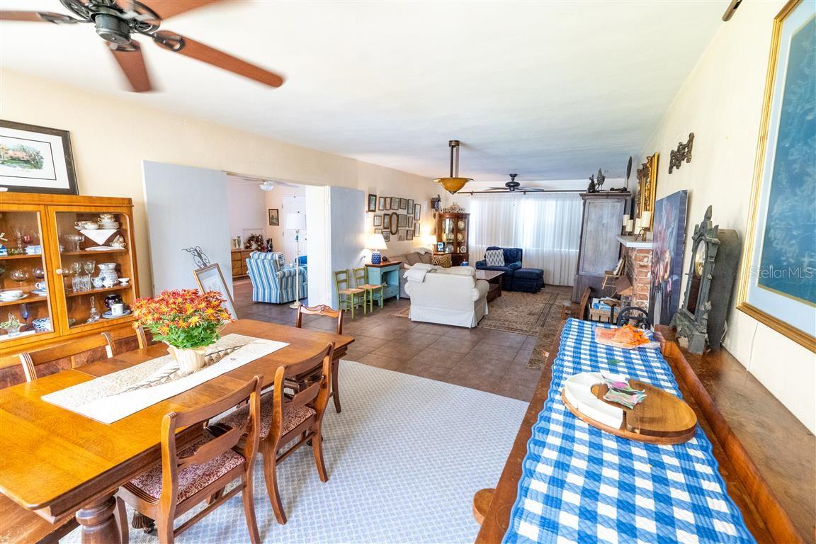 Listing photo id 12 for 7254 Wisteria Lane