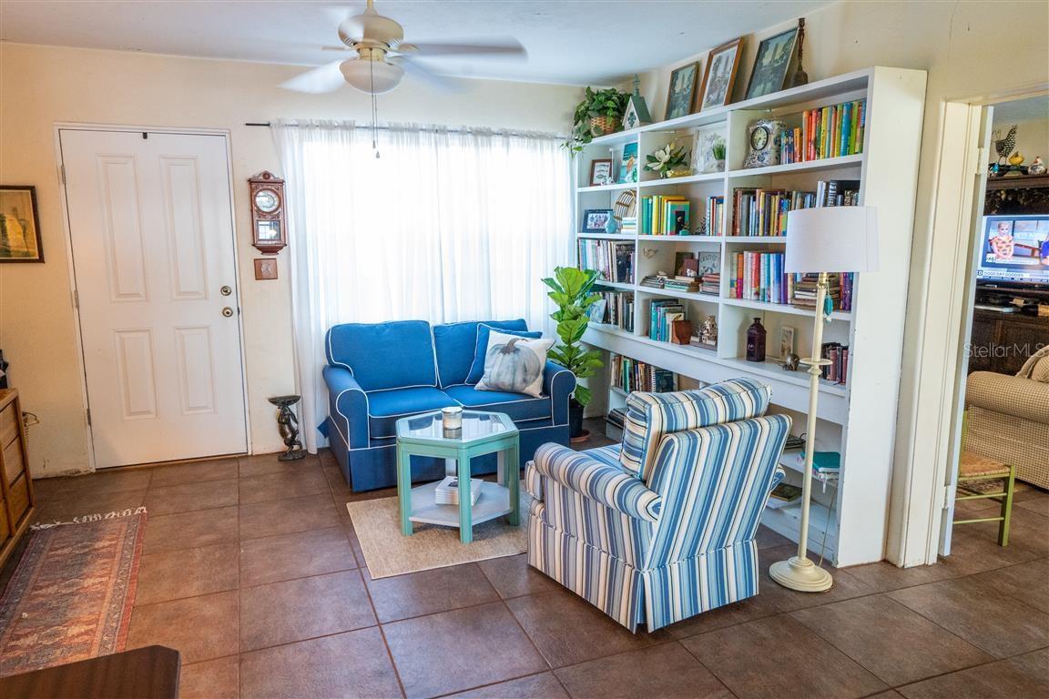 Listing photo id 13 for 7254 Wisteria Lane