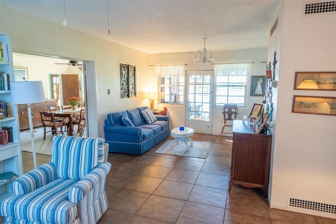 Listing photo id 14 for 7254 Wisteria Lane