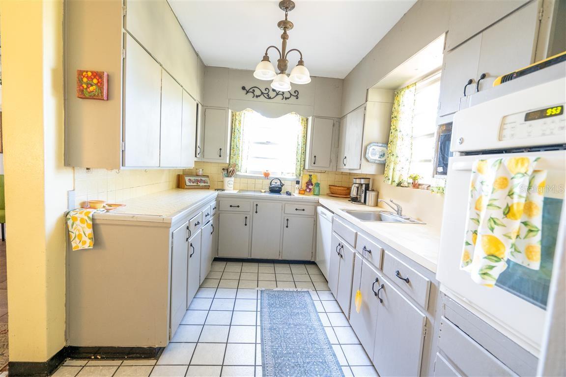 Listing photo id 15 for 7254 Wisteria Lane